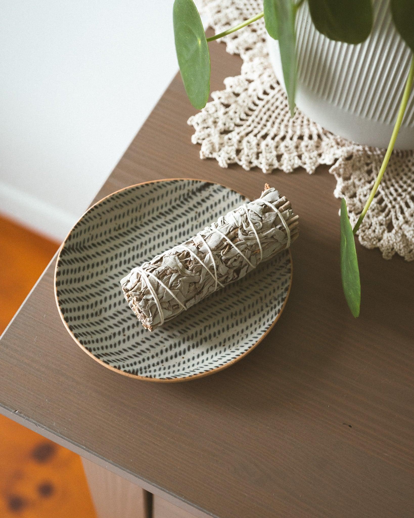 Sauge blanche pour rituels sacrés et méditation.